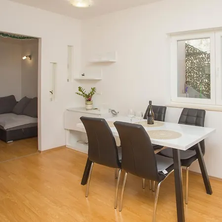 Adria Apartman *
