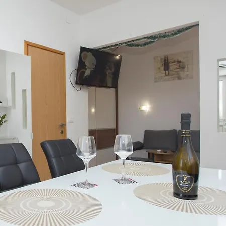 Adria Апартаменты *